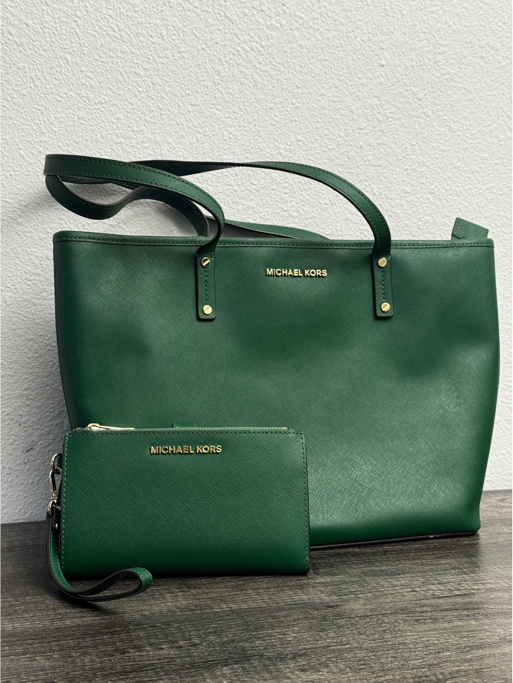 Michael Kors Jet Set Travel Green Leather Tote + Wallet 35H9GTVT1L